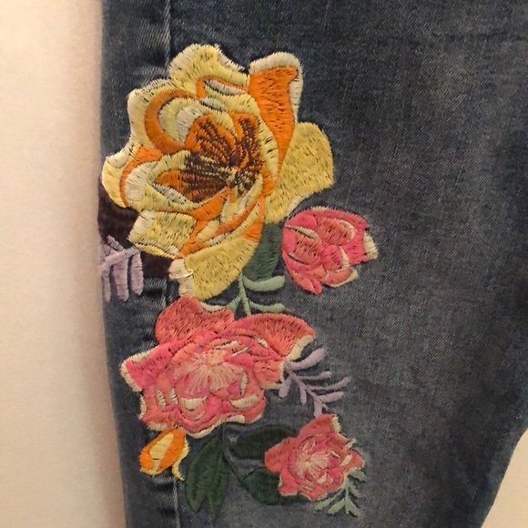 Zara Floral Embroidered Distressed Jeans - Picture 2 of 8